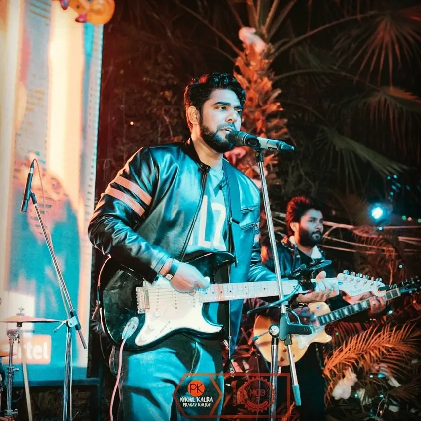 Live Music Band / Guitar & Singer