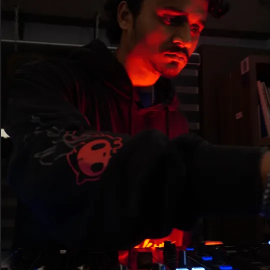DJ