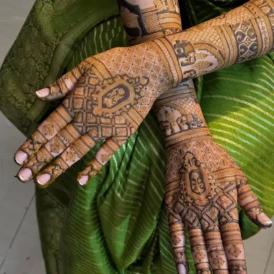 Henna artist